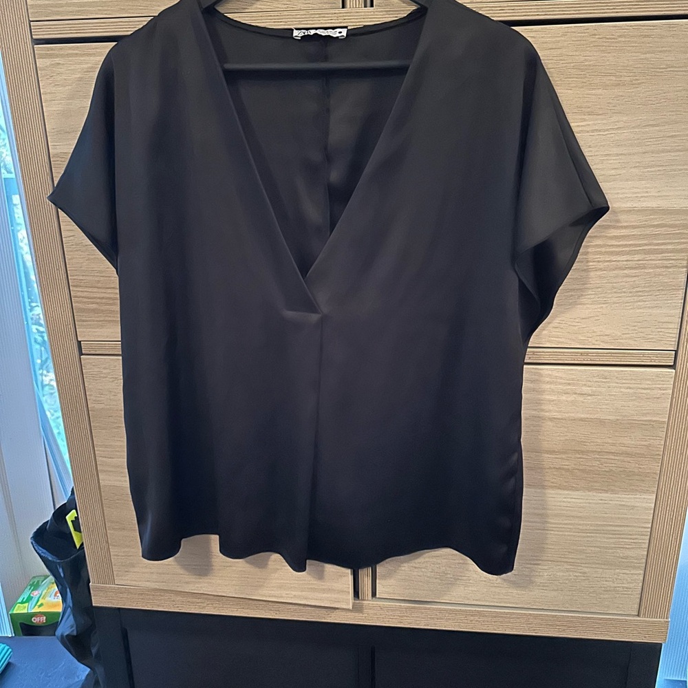 Elegant Zara Black V-Neck Women's Top